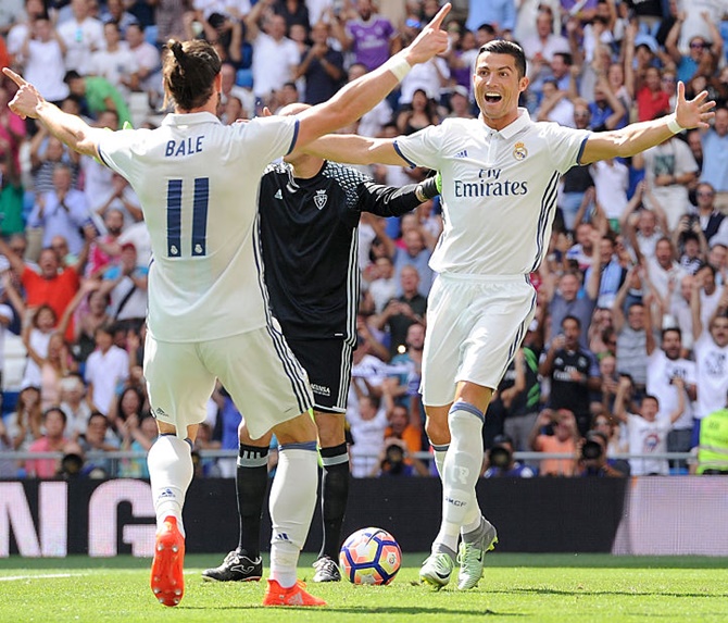 MADRID, SPAIN - SEPTEMBER 10:    Cristiano Ronaldo of Real Madrid celebrates with Gareth Bale after scoring opening goal during the La Liga match between Real Madrid CF and CA Osasuna at Estadio Santiago Bernabeu on September 10, 2016 in Madrid, Spain.  (Photo by Denis Doyle/Getty Images)