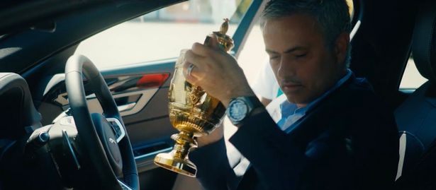 Jose Mourinho ‘Steals’ Andy Murray’s Wimbledon Trophy