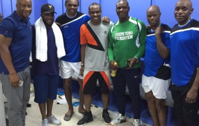 Vincent Enyeama Flashes Back at Good Old Times with Photos of Former Internationals