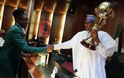 Buhari Lifts Afrobasket Trophy, Gives N1m Each to D’Tigress Team