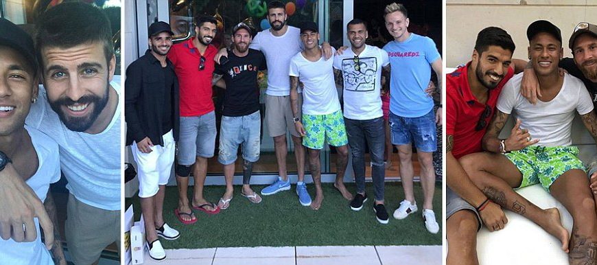 Messi Heightens Troubles at Barcelona after Posing with Neymar