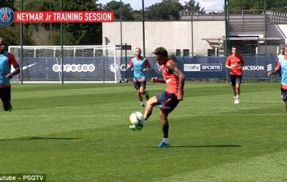 Neymar Shows Off With Superb Goal at PSG Training