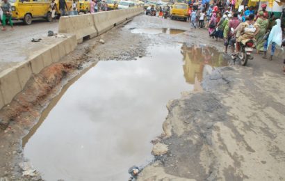 Oshodi-Isolo Residents Beg Ambode to Fix Deplorable Roads