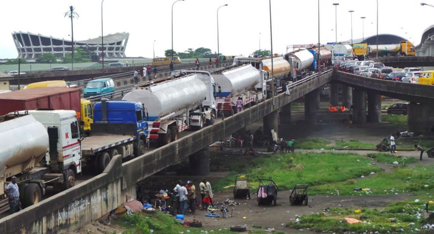 Breaking! Military gives truck drivers 48 hours to vacate Lagos bridge