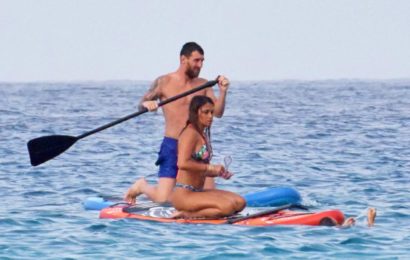Messi pictured with wife on the sea