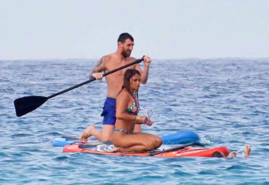 Messi pictured with wife on the sea