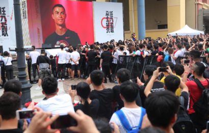 Power of Football! Fans worship Ronaldo in China