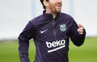 Injury: Messi makes early return to Barca training