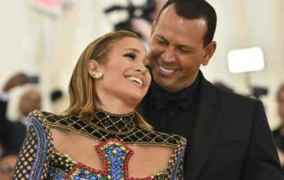 It’s official! Jennifer Lopez, A-Rod are engaged