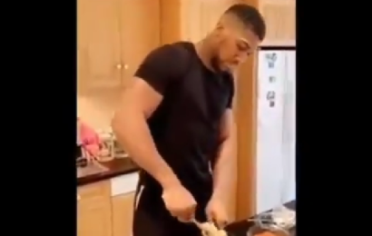 Video: Anthony Joshua Filmed Making Eba(Garri), Listening to Sunny Ade