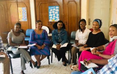 PUBLISHER TRAINS FRENCH TEACHERS IN LAGOS